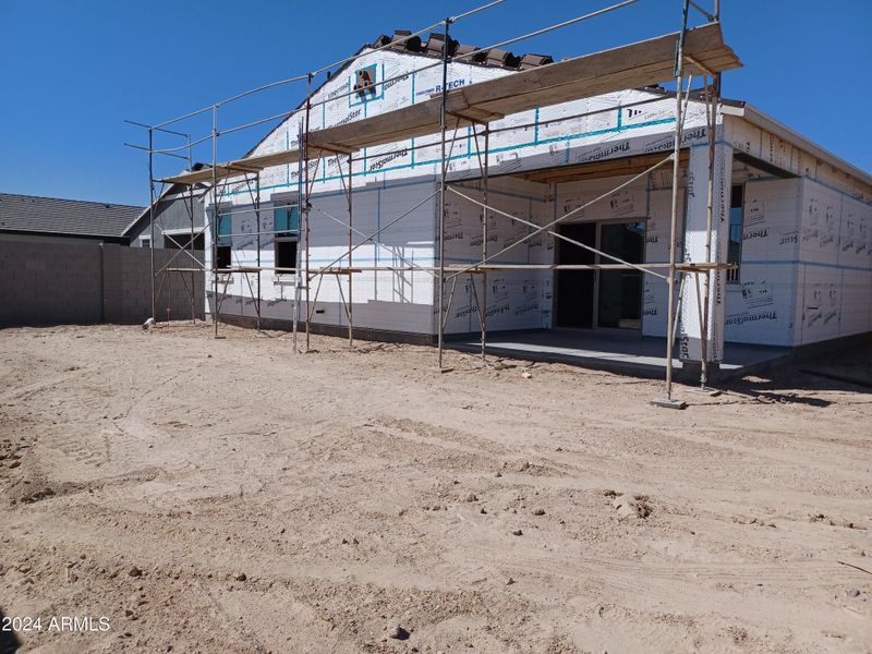 005 Covered Patio and Backyard