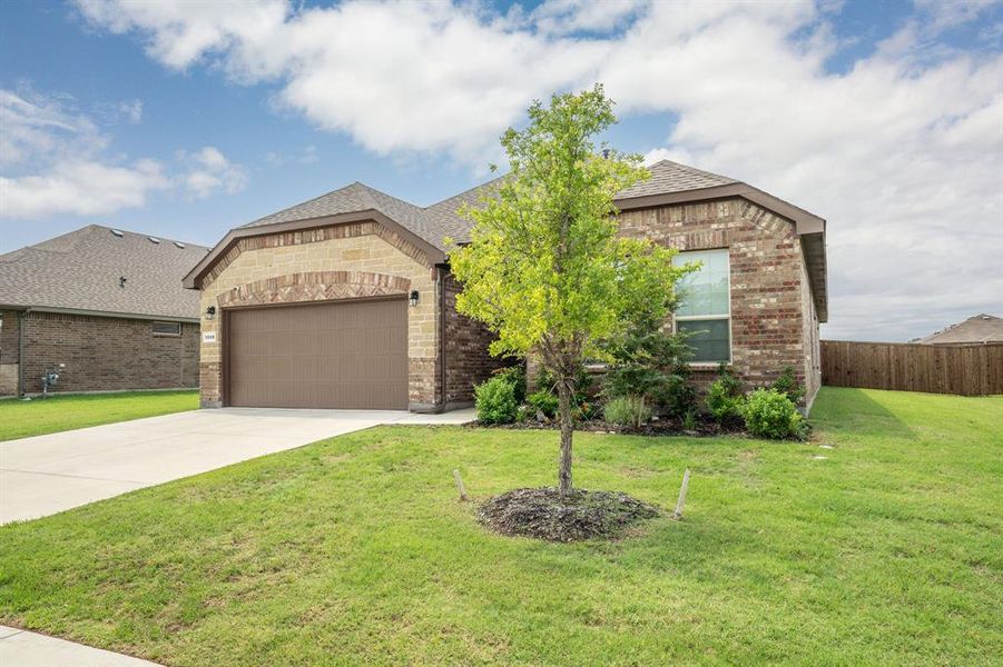 Beautifully landscaped yard!