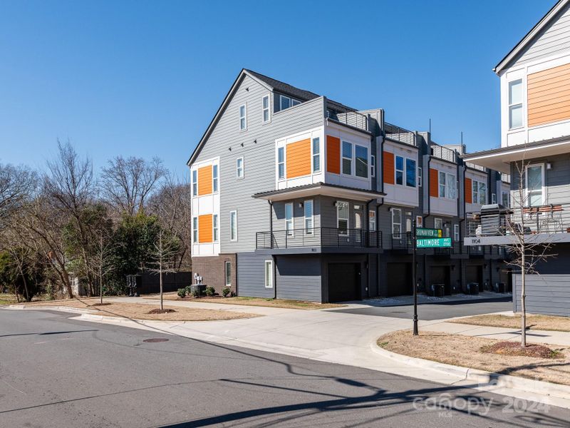 New construction Townhouse house 1119 Shuman View Court, Charlotte, NC 28203 - photo