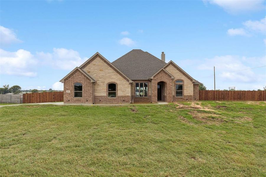 View of front facade with a front yard