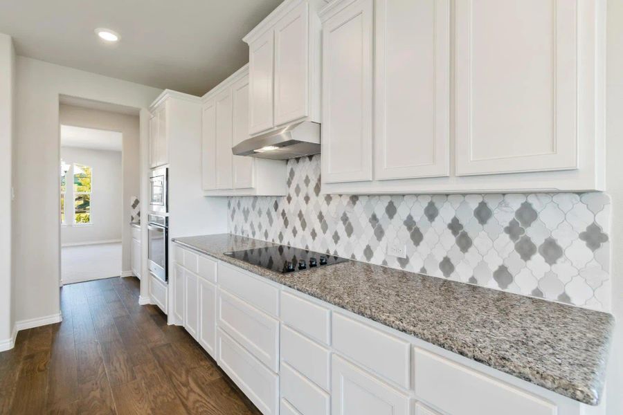 Kitchen | Concept 3115 at Massey Meadows in Midlothian, TX by Landsea Homes