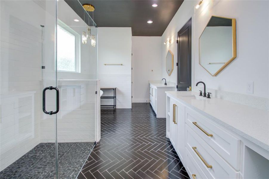 Beautiful contemporary primary bathroom