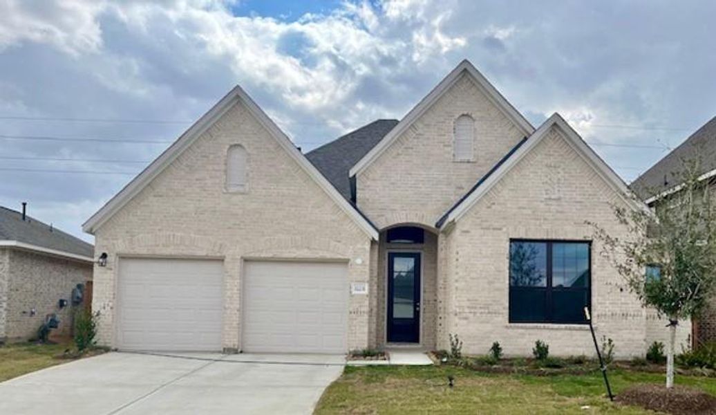 Welcome home to 32231 River Birch Lane located in the Oakwood Estates community zoned to Waller ISD.