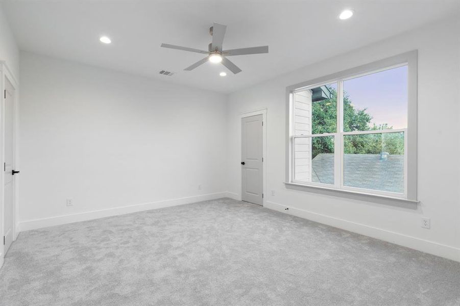 Unfurnished room with carpet and ceiling fan