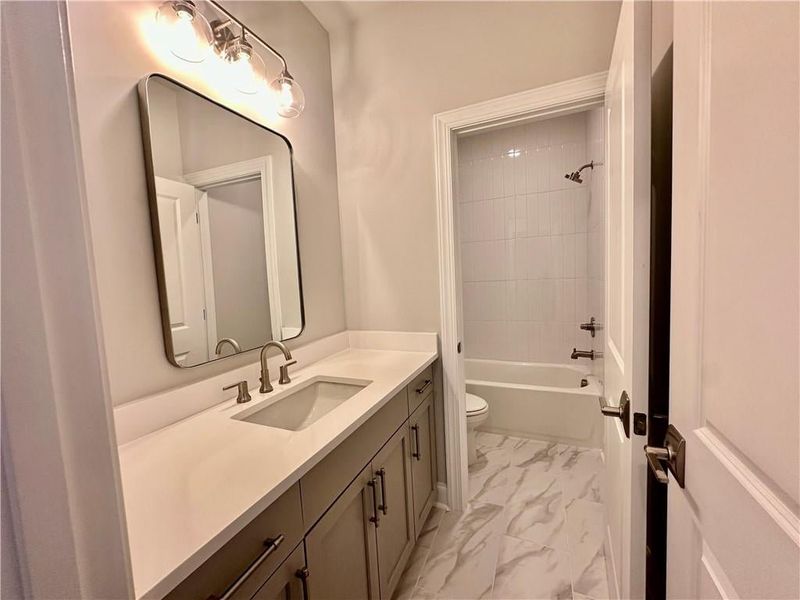 Full guest bathroom