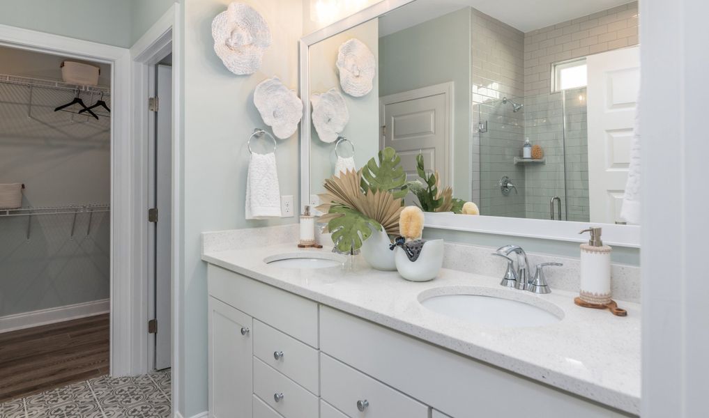 Dual sinks in owner's spa bath