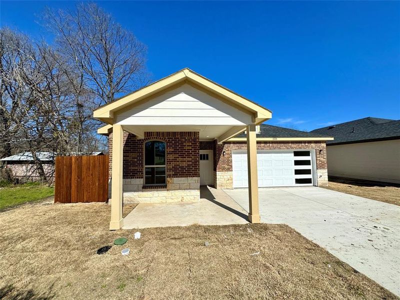 New construction Single-Family house 205 Laroe Street, Terrell, TX 75160 - photo