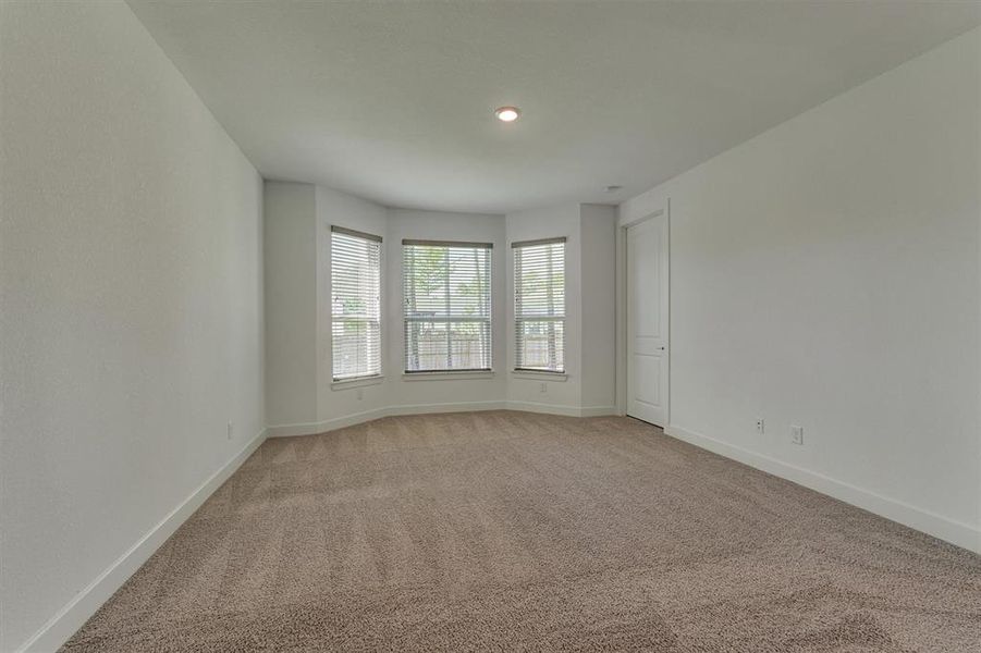 A great neutral pallete offers so many options for the next homeowner - ample space for a sitting area, too!