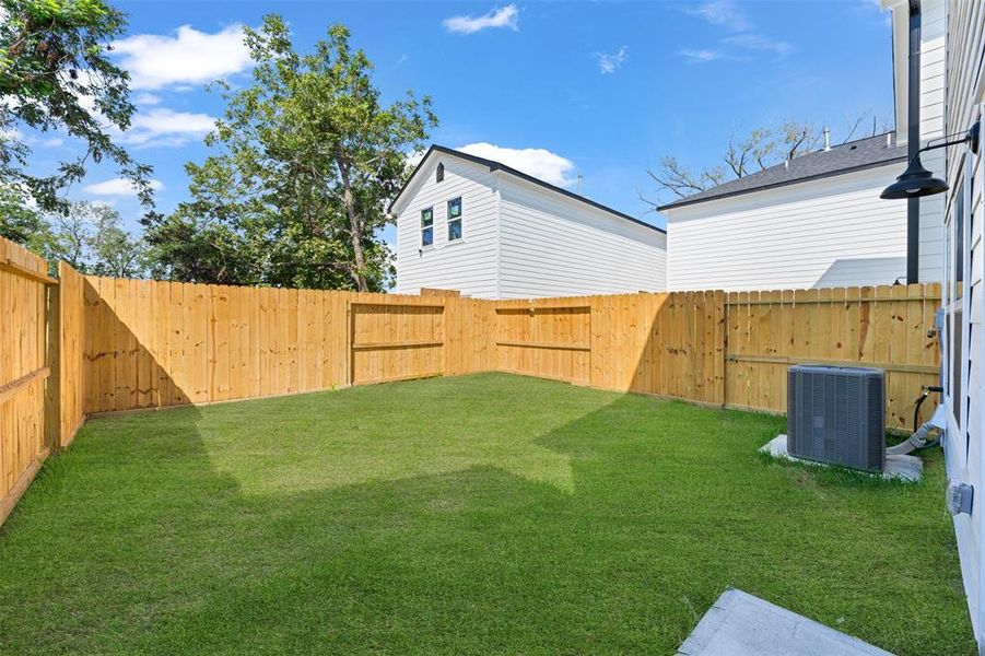 This low-maintenance backyard is completely fenced-in. There’s room for the dog to run around, with plenty of space to lounge, host BBQ, and entertain.