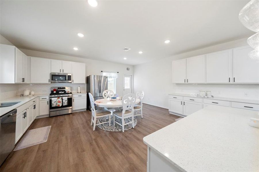 42" upgraded cabinets in this kitchen with PLENTY of counterspace and cabinet space!