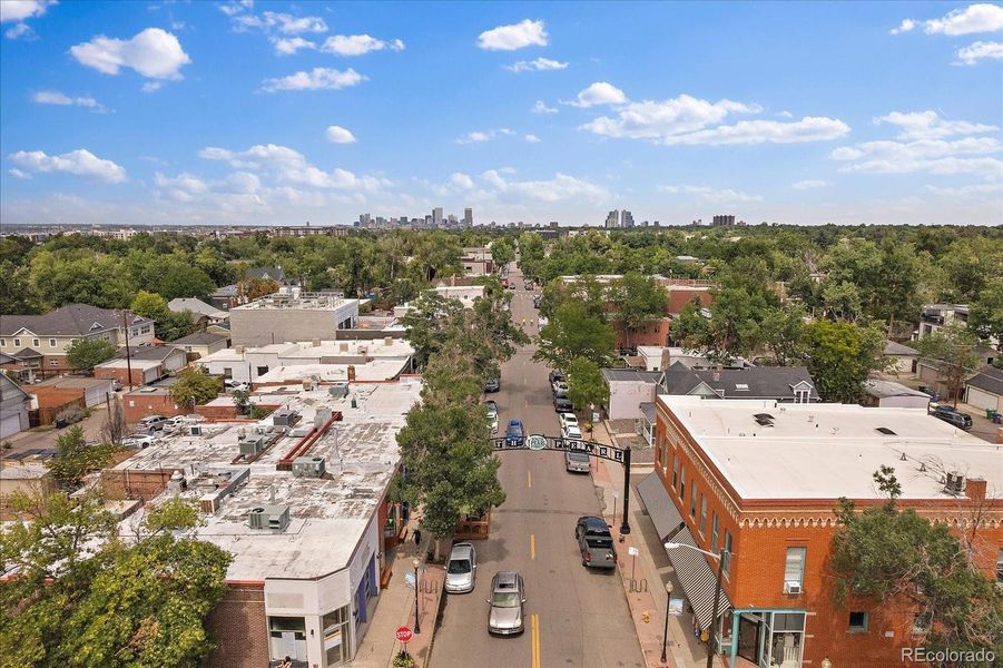 Pearl St dining and shops