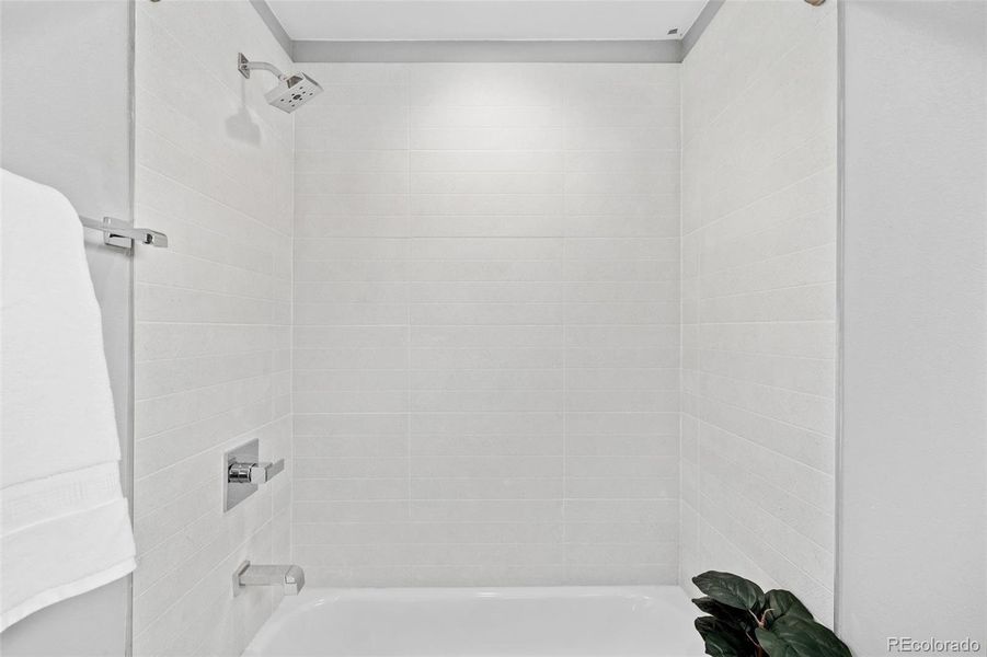 Lovely Porcelanosa Tile.