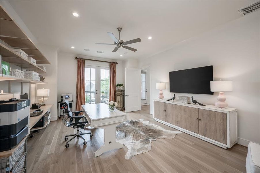 Another angle of this spacious room, and view of the gorgeous patio!