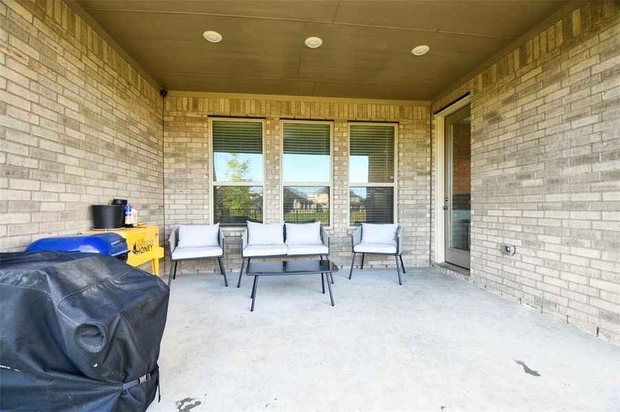 Huge Patio for entertaining