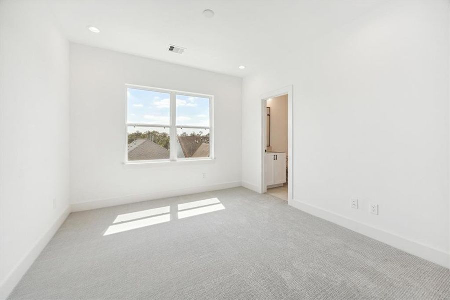 Enjoy the comfort of carpet in this 3rd bedroom.