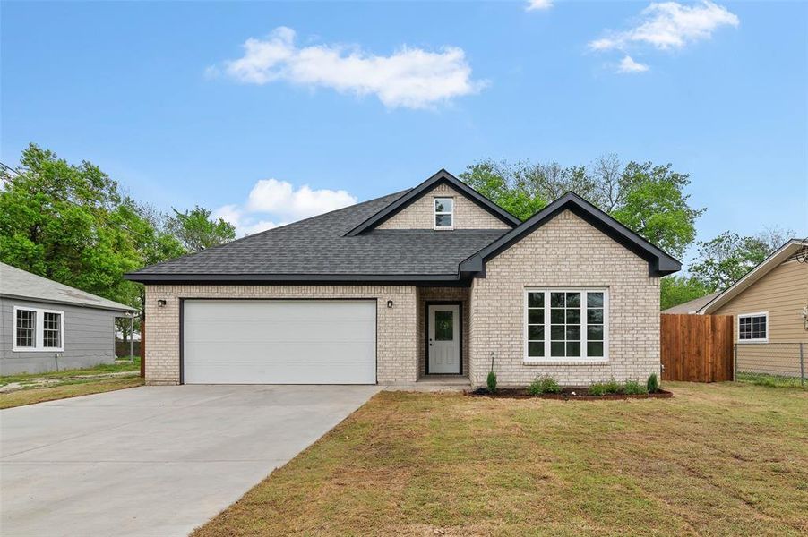 New construction Single-Family house 1314 S Grand Avenue, Gainesville, TX 76240 - photo
