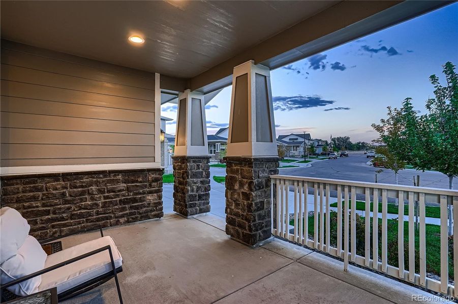 Front Covered Porch!