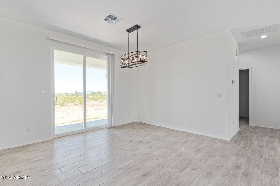 Dining area with Sliding door