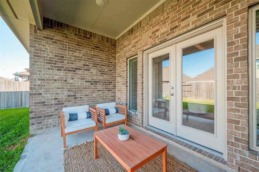 Surrounded by the beauty of theoutdoors, the covered patiobecomes an extension of the home'sliving space.