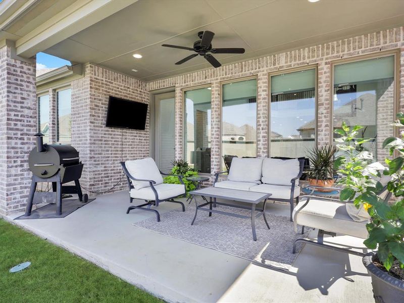 Spacious oversized patio overlooking the backyard.