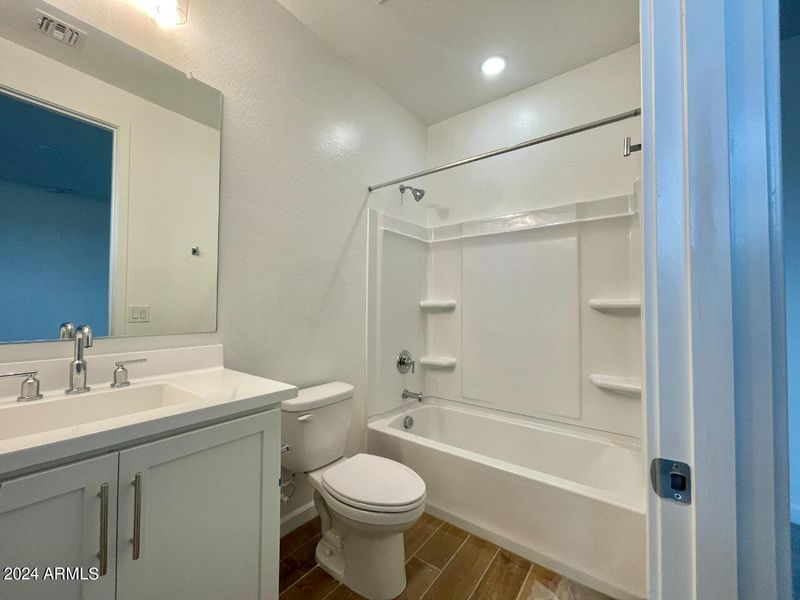 025 ensuite Bath 2