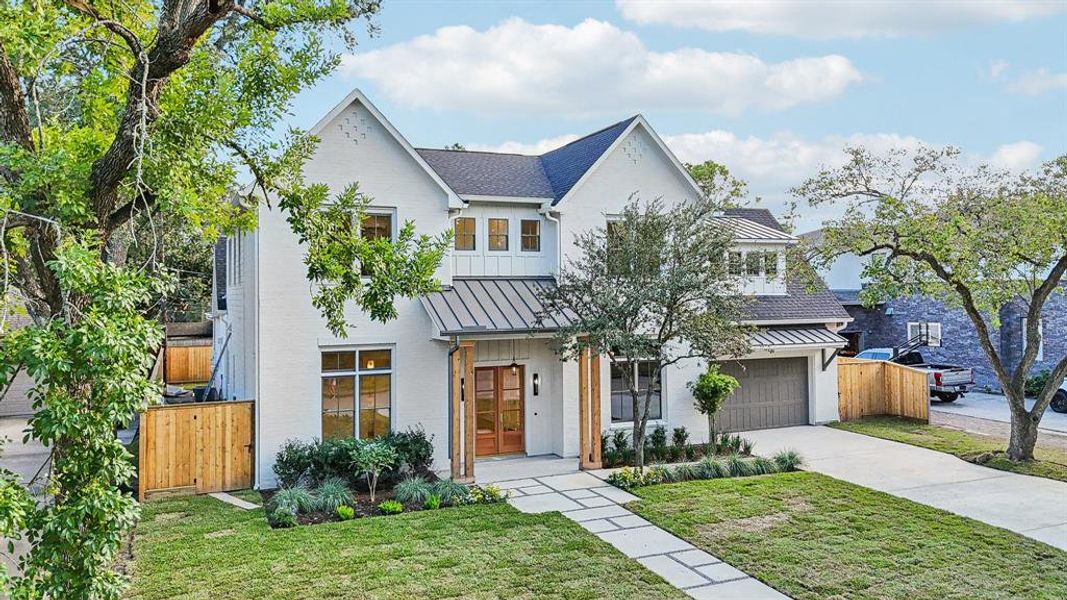 855 Cardwell is a 6 bed, 6.5 bath new construction in the heart of Spring Valley.