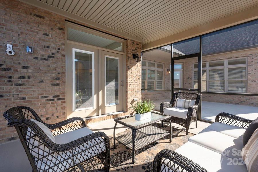 Representation PhotoScreened porch off Primary