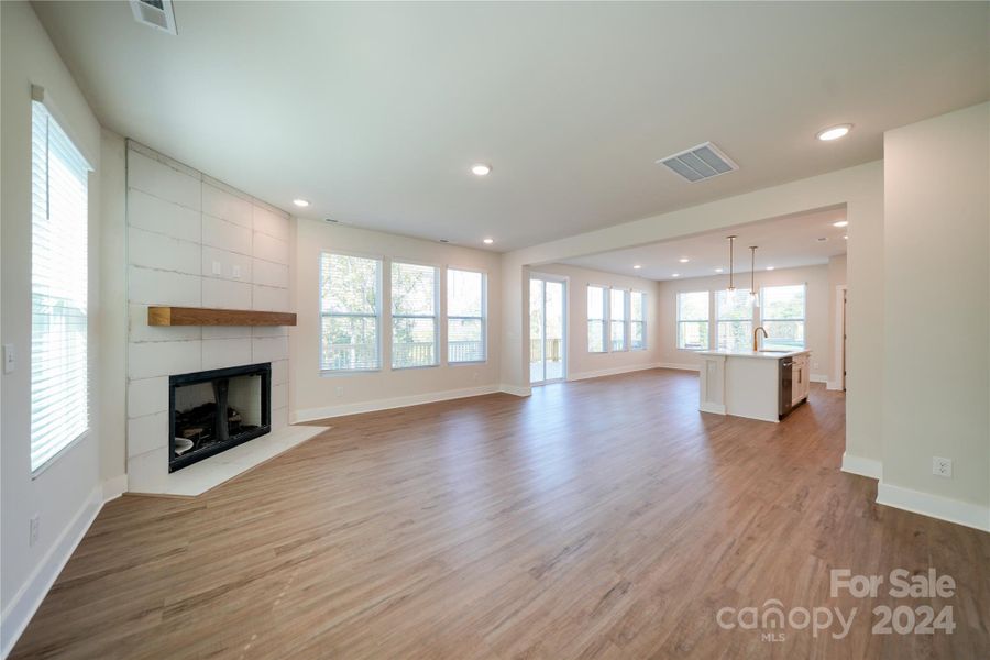 Open Floorplan from Family Room to Kitchen