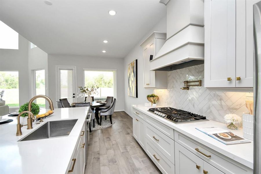 The kitchen has a sleek design,keeping the kitchen simple andclassy it offers a great canvas for thenext owner to add their personaltouch on this luxury home.