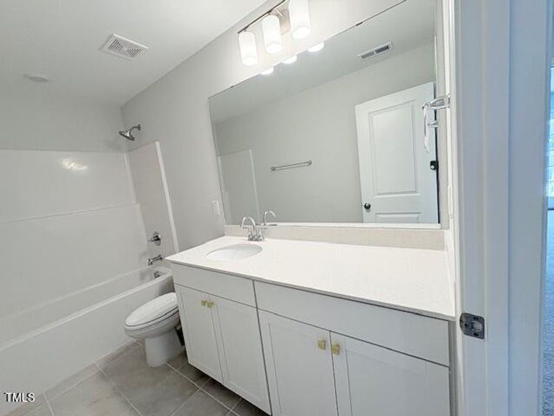 KF 425 Hall Bath