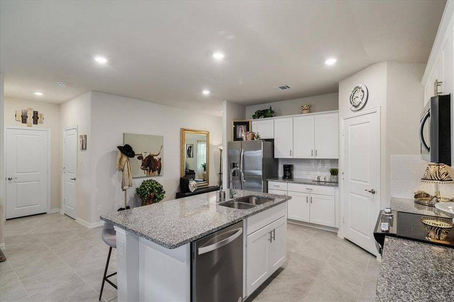 Circular kitchen layout. Functional floor plan that flows.