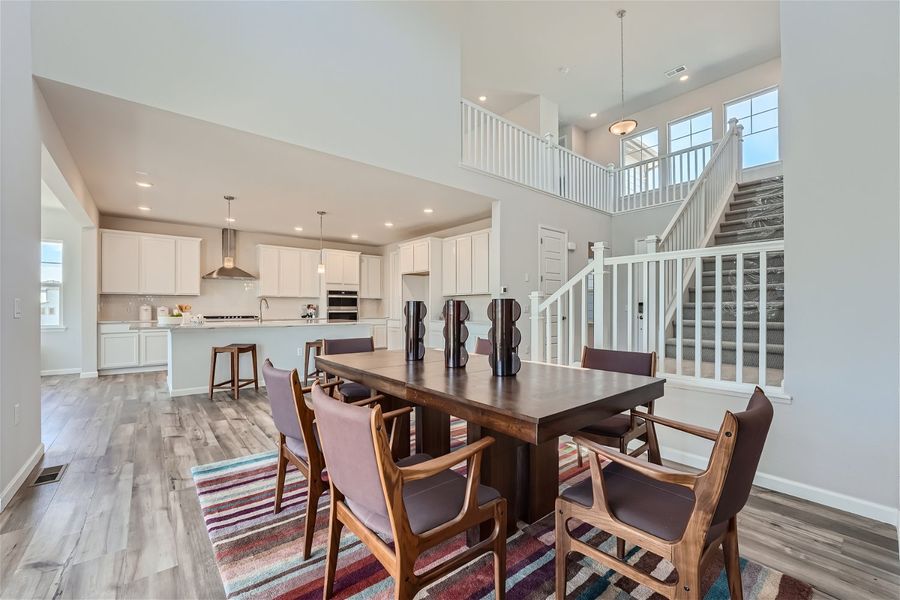 13875 hanging lk st - web quality - 006 - 10 dining room