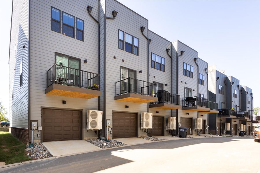 1-car garage. Easy parking directly in front of the townhome, too!