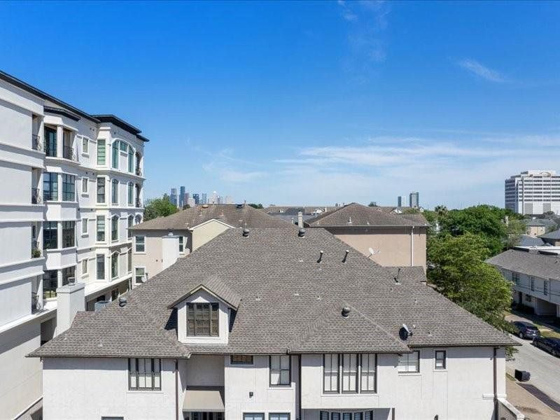 Eastern downtown skyline vistas! Shown at approximate height of 4th Floor. Views shown may not resemble actual unit view.