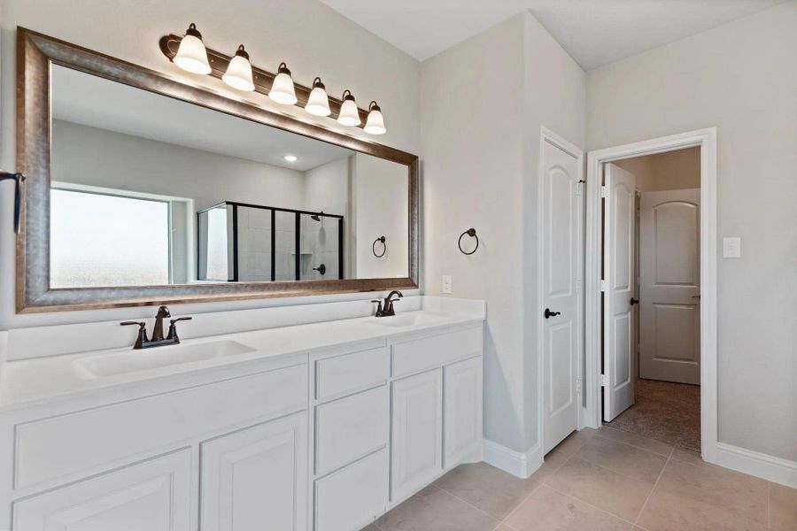 Primary Bathroom | Concept 3015 at Belle Meadows in Cleburne, TX by Landsea Homes