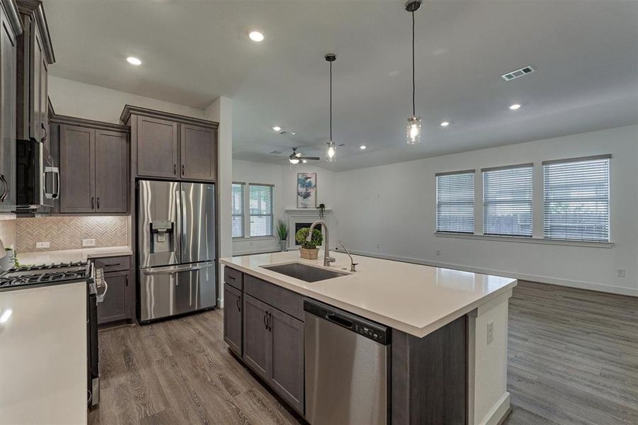 Imagine being the cook in this kitchen with loads of countertop space!