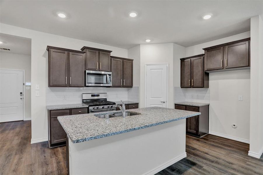Nice size island, plenty of kitchen cabinetry and walk-in pantry