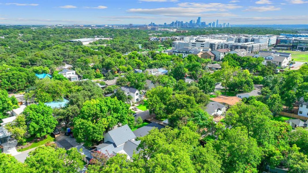 Walkable to the "Grove" development and a 10 minute drive to DT Austin!