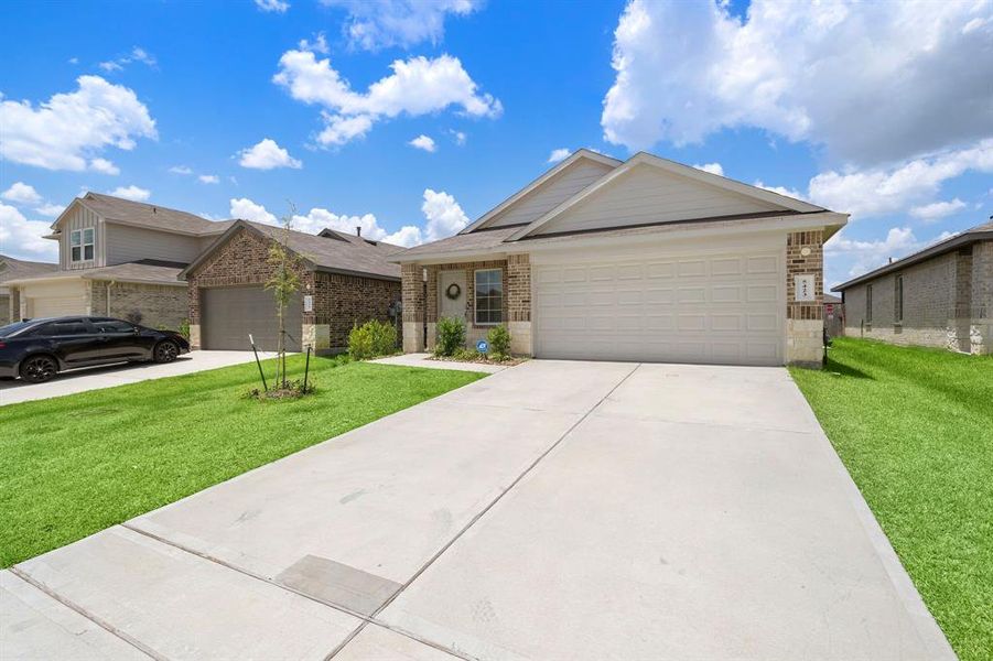 The home features a 2-car garage with a double-wide driveway, providing easy navigation within the community and quick access to HWY 45, Hardy Toll, and the Beltway.