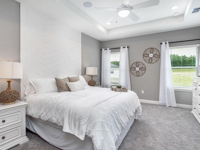 Relax in your spacious owner`s suite complete with en-suite bath and walk-in wardrobe  - Waylyn home plan by Highland Homes