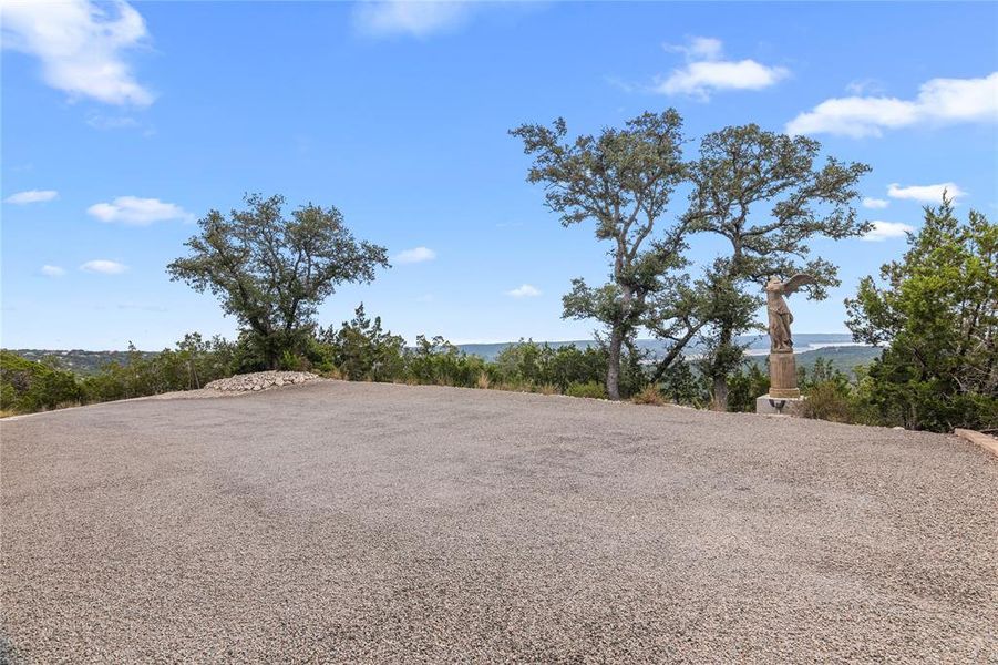 Big open Drive Way/ Parking in front of the house. When you pull up you've never felt so at home.