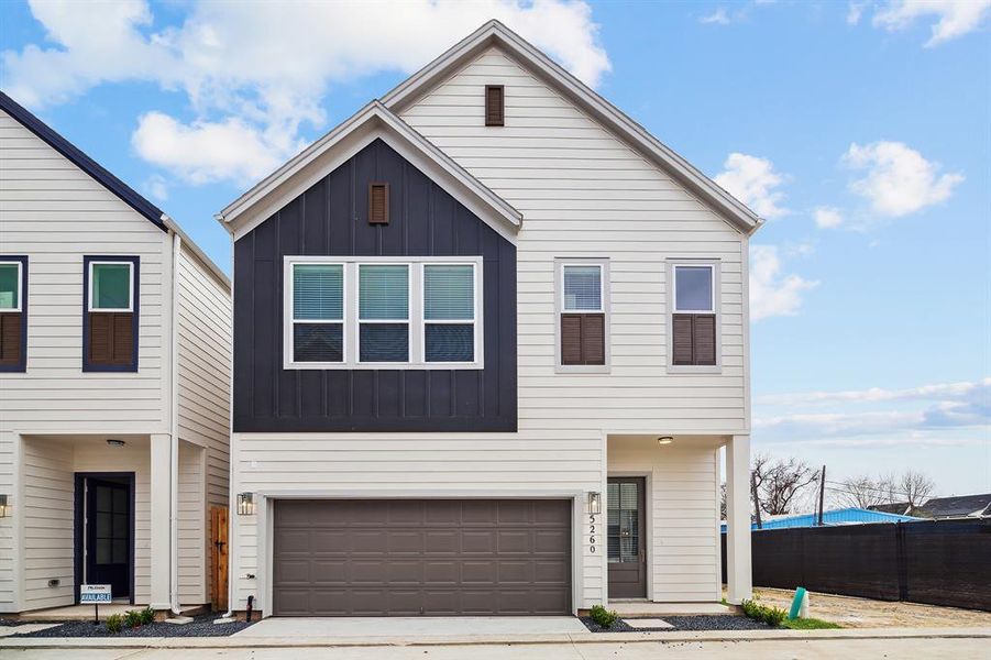 Welcome to Eastwood Landing! This3 bedroom 2.5 bath home is ideal foryoung professionals looking to benear the city, families who want tolive next to park in a gatedcommunity, or investors who arelooking to buy in an up and comingarea!