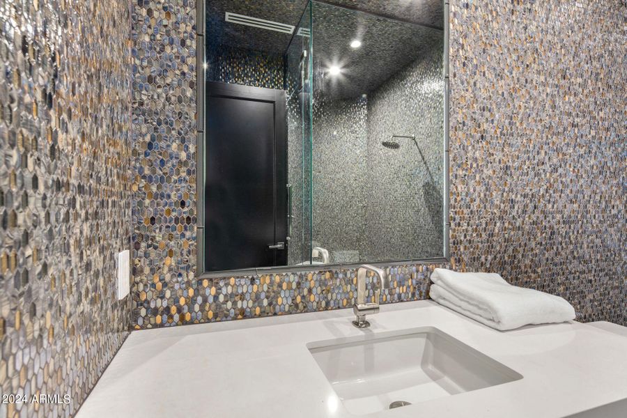 28-web-or-mls-Fitness Room Bath Details