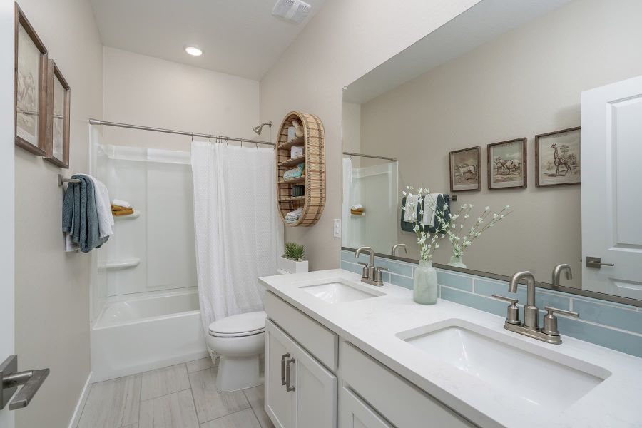 Bathroom | Christopher | Marlowe | New Homes in Glendale, AZ | Landsea Homes
