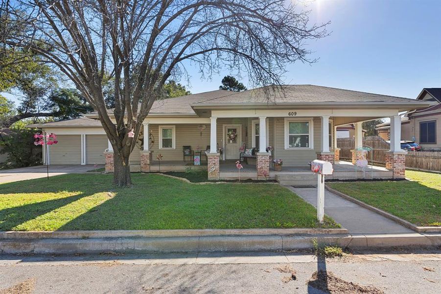 Such cute curb appeal!