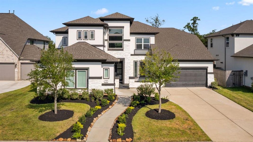 This Newmark home is the Castillian floor plan. Newmark is sold out in Sienna; great opportunity to get a always popular Newmark built home.