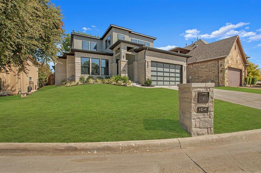 View of front of house featuring a front yard