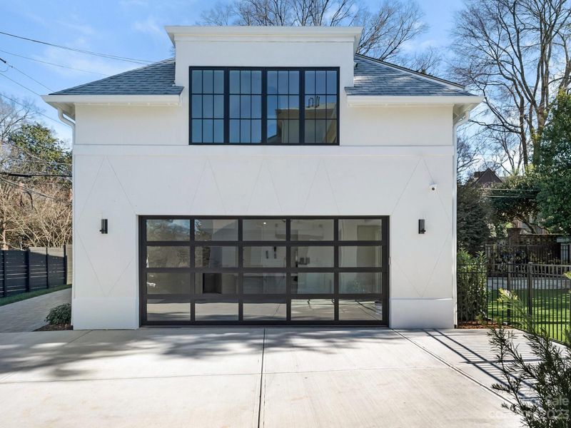 Garage/Second Living Quarters