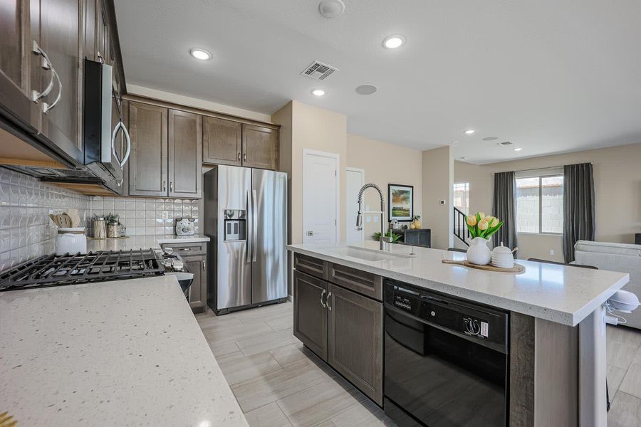 Kitchen | Encatadora | Marketside Tercera | Verrado | New homes in Buckeye, Arizona | Landsea Homes