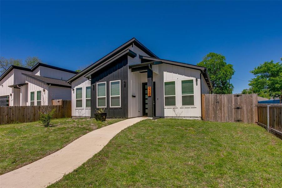 New construction Single-Family house 2263 E Ann Arbor Avenue, Dallas, TX 75216 - photo